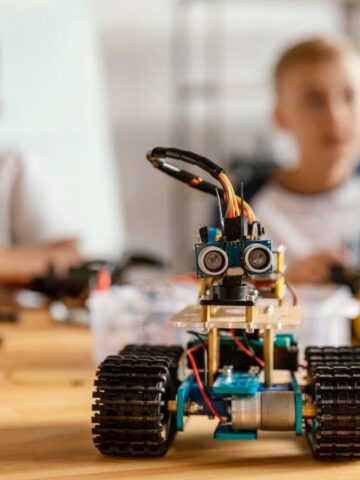 کلاس آموزشی رباتیک الکترونیک برای کودک و نوجوان